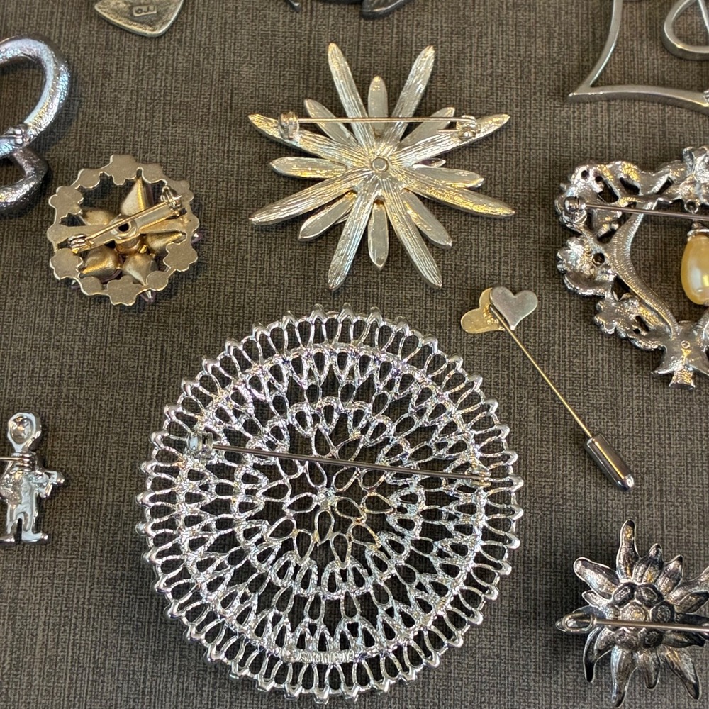 Vintage Silver Tone Brooch Lot 18pc Rhinestone Figural Floral Some Signed - Picture 11 of 16